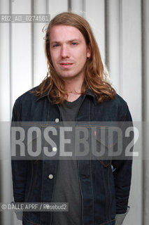 VACCINES.7/2012. ©DALLE APRF/Rosebud2