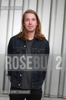 VACCINES.7/2012. ©DALLE APRF/Rosebud2