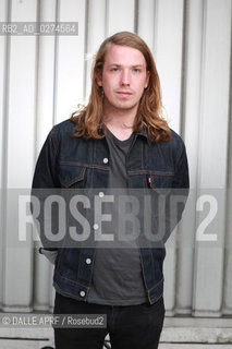 VACCINES.7/2012. ©DALLE APRF/Rosebud2