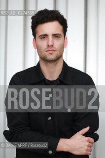 VACCINES.7/2012. ©DALLE APRF/Rosebud2