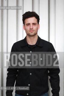 VACCINES.7/2012. ©DALLE APRF/Rosebud2