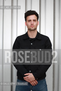 VACCINES.7/2012. ©DALLE APRF/Rosebud2