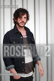 VACCINES.7/2012. ©DALLE APRF/Rosebud2