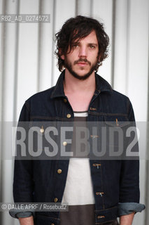 VACCINES.7/2012. ©DALLE APRF/Rosebud2