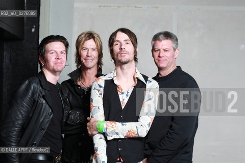 WALKING PAPERS.3/2013. ©DALLE APRF/Rosebud2