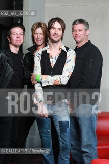 WALKING PAPERS.3/2013. ©DALLE APRF/Rosebud2