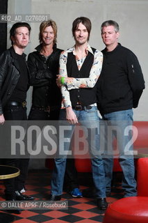 WALKING PAPERS.3/2013. ©DALLE APRF/Rosebud2