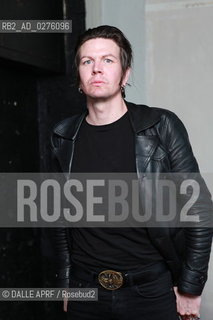 WALKING PAPERS.3/2013. ©DALLE APRF/Rosebud2