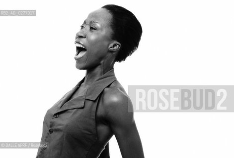 ©Lenquette./ DALLE. France. Paris. 04/2009. Rokia Traore en studio. Musique Mali. ©DALLE APRF/Rosebud2