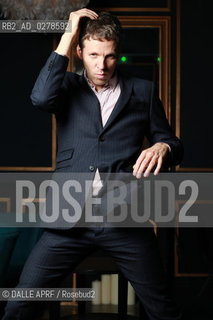 CHK CHK CHk.CHICK CHICK CHIK.Nic  OFFER.3/2013. ©DALLE APRF/Rosebud2