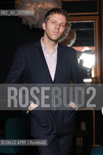 CHK CHK CHk.CHICK CHICK CHIK.Nic  OFFER.3/2013. ©DALLE APRF/Rosebud2