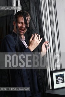 CHK CHK CHk.CHICK CHICK CHIK.Nic  OFFER.3/2013. ©DALLE APRF/Rosebud2