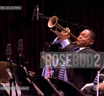 WYNTON MARSALIS & THE LINCOLN CENTRE ORCHESTRA .@ THE BARBICAN LONDON 24/7/09..Photograph by: AKIN    /LIVEPIX- DALLE ©DALLE APRF/Rosebud2