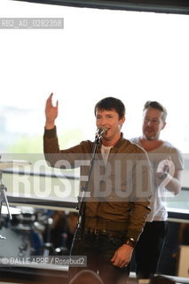 James Blunt - Concert privé de W9, appartement privé place Dauphine à Paris. ©DALLE APRF/Rosebud2