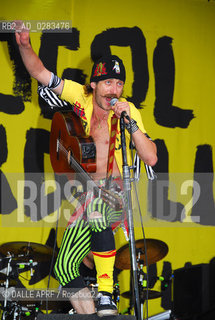 GOGOL BORDELLO-EUGENE HUTZ.GLASTONBURY 2007.PHOTOGRAPH BY:  ANGELA LUBRANO-Livepix/ DALLE ©DALLE APRF/Rosebud2