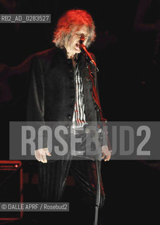 THE WATERBOYS.MIKE SCOTT.THE BARBICAN.LONDON.2-2011.Photograph by: ANGELA LUBRANO-Livepix/ DALLE ©DALLE APRF/Rosebud2