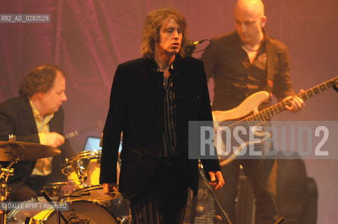 THE WATERBOYS.MIKE SCOTT.THE BARBICAN.LONDON.2-2011.Photograph by: ANGELA LUBRANO-Livepix/ DALLE ©DALLE APRF/Rosebud2