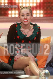 Miley Cyrus - die amerikanische Schauspielerin und Saengerin bei Wetten, dass...? die TV-Show am 09.11.2013 live aus Halle (an der Saale). ..Jazz Archiv/Uli Glockmann - DALLE ©DALLE APRF/Rosebud2