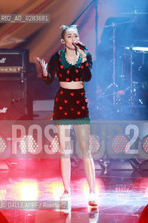 Miley Cyrus - die amerikanische Schauspielerin und Saengerin bei Wetten, dass...? die TV-Show am 09.11.2013 live aus Halle (an der Saale). ..Jazz Archiv/Uli Glockmann - DALLE ©DALLE APRF/Rosebud2