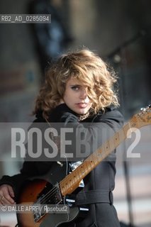 Topurnage clip  Anna CALVI  video.Empty Space.Blogotheque chateau de Fontainebleau-France.12/2013. ©DALLE APRF/Rosebud2