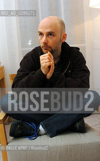 MOBY -..PHOTOGRAPHED EXCLUSIVELY BY ELLIOTT FRANKS IN LONDON- 3/2/05 PRIOR TO THE RELEASE OF HIS NEW SINGLE ON 28/2/05 AND HIS NEW ALBUM IN MID MARCH..Photograph by: ELLIOTT FRANKS / LIVEPIX/ DALLE ©DALLE APRF/Rosebud2