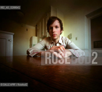 BECK.Los Angeles  2002  chateau marmont hotel. ©DALLE APRF/Rosebud2