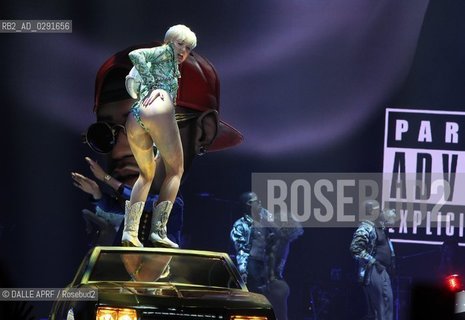 MILEY CYRUS.london  5/2014.IVANEK / DALLE ©DALLE APRF/Rosebud2