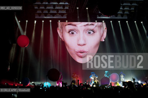 GILLES SOEN-WER / DALLE.France, Lyon.24/05/2014.La chanteurse americaine Miley Cyrus en concert a la Halle Tony Granier de Lyon lors du Bangerz Tour.Miley Cyrus in concert in Lyon ( France ) ©DALLE APRF/Rosebud2