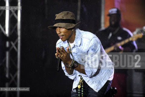 Pharrell Williams live in der NBC Show Today auf dem Rockefeller Plaza. New York, 05.06.2014. ©DALLE APRF/Rosebud2