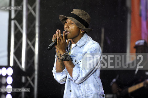 Pharrell Williams live in der NBC Show Today auf dem Rockefeller Plaza. New York, 05.06.2014. ©DALLE APRF/Rosebud2