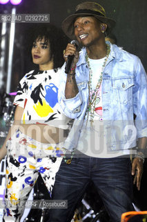 Pharrell Williams live in der NBC Show Today auf dem Rockefeller Plaza. New York, 05.06.2014. ©DALLE APRF/Rosebud2