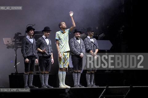 STROMAE.papillons de nuit.6/2014. ©DALLE APRF/Rosebud2