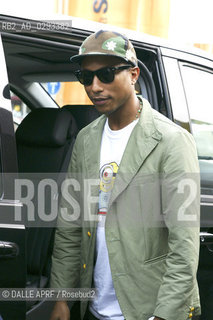 Pharrell Williams bei der Ankunft auf dem Airport Berlin Tegel zur Mercedes-Benz Fashion Week Berlin Fruehjahr/Sommer 2014. Berlin, 01.07.2013. ©DALLE APRF/Rosebud2