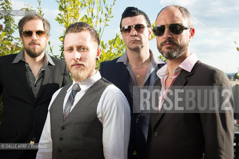 BLACK STROBE.6/2014. ©DALLE APRF/Rosebud2