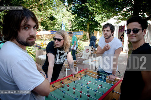 the vaccines.Jouant au Babyfoot. ©DALLE APRF/Rosebud2