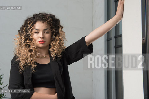 Ella EYRE.PAris 12/2014. ©DALLE APRF/Rosebud2