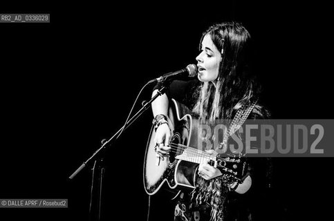 FLO MORRISSEY..cafe de la danse .2012. ©DALLE APRF/Rosebud2