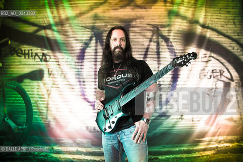 John Petrucci (Dream Theater) - Musicman JP Majesty -.1/2014. Nidhal Marzouk/ DALLE ©DALLE APRF/Rosebud2