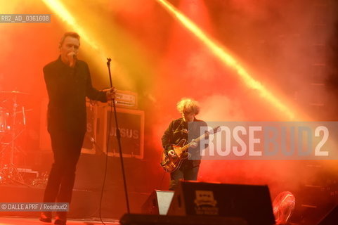 LA ROUTE DU ROCK..SAMEDI 19 AOUT....JESUS AND MARY CHAIN....JIM ET WILLIAM REID....PHOTO PATRICK AUFFRET_DALLE... Jim Reid CHANTEUR ©DALLE APRF/Rosebud2