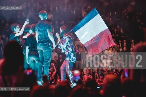 Thirty Seconds to Mars - AccorHotels Arena.with fans on stage. ©DALLE APRF/Rosebud2