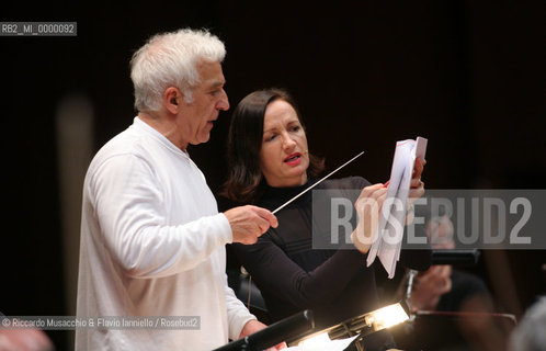 Roma, Auditorium Parco della Musica 19 04 2007.Orchestra e Coro dellAccademia Nazionale di Santa Cecilia in prova. Vladimir Ashkenazy direttore, Camilla Tilling soprano, Sergei Leiferkus baritono, Maddalena Crippa voce recitante, Giovanni Crippa voce recitante.  ©Riccardo Musacchio & Flavio Ianniello/Rosebud2