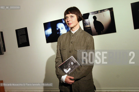 Roma, 26 09 2006 Auditorium Parco della Musica..Conferenza Stampa di presentazione di CINEMA Festa Internazionale di Roma..nella foto: Isabella Rossellini inaugura la sua mostra allinterno dellAuditorium.  ©Riccardo Musacchio & Flavio Ianniello/Rosebud2