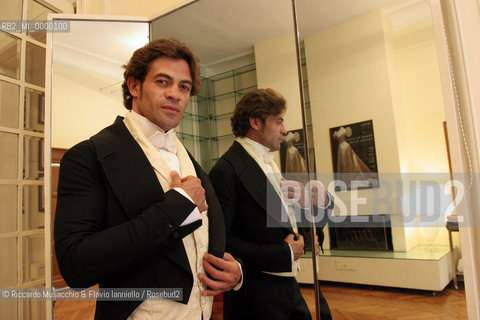 Rome,  Oct 05 2006: italian dancer Gianni Sperti wears the Traviata scene Costum that  he will dress during the Moda Night of the Rome Cinema Festival..  ©Riccardo Musacchio & Flavio Ianniello/Rosebud2