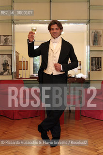 Rome,  Oct 05 2006: italian dancer Gianni Sperti wears the Traviata scene Costum that  he will dress during the Moda Night of the Rome Cinema Festival..  ©Riccardo Musacchio & Flavio Ianniello/Rosebud2