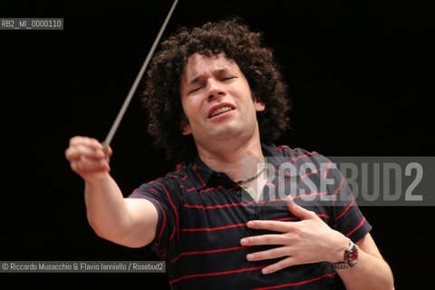 Rome Jul 19 2006 Auditorium Parco della Musica.The young venezuelan conductor Gustavo Dudamel during the reharsals with the Santa Cecilia Orchestra.  ©Riccardo Musacchio & Flavio Ianniello/Rosebud2