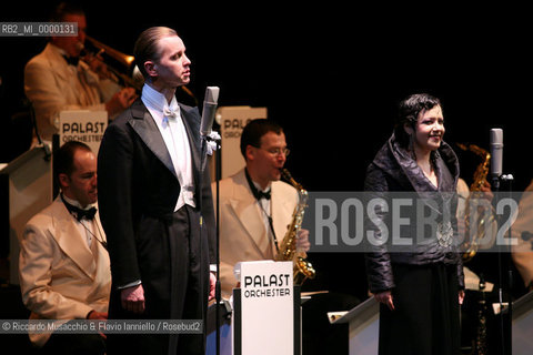 Roma, Auditorium Parco della Musica 13 12 2006.Concerto della Palast Orchester ed il suo cantante Max Raabe. nella foto: Antonella Ruggiero.  ©Riccardo Musacchio & Flavio Ianniello/Rosebud2