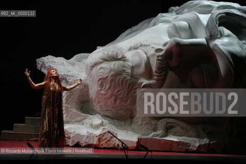 Roma, Teatro dellOpera 12 01 2007.Salome Musikdrama in un atto dal libretto di Hedwig Lachmann, musica di Richard Strauss, maestro concertatore e direttore Gunter Neuhold, regia Giorgio Albertazzi, scene Lorenzo Fonda, costumi Elena Mannini, Orchestra del Teatro dellOpera..nella foto: Francesca Patane (Salome).  ©Riccardo Musacchio & Flavio Ianniello/Rosebud2