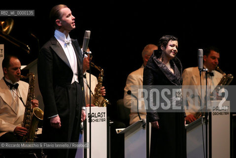 Roma, Auditorium Parco della Musica 13 12 2006.Concerto della Palast Orchester ed il suo cantante Max Raabe. nella foto: Antonella Ruggiero.  ©Riccardo Musacchio & Flavio Ianniello/Rosebud2