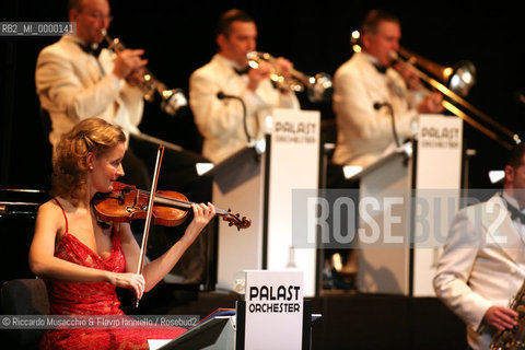 Roma, Auditorium Parco della Musica 13 12 2006.Concerto della Palast Orchester ed il suo cantante Max Raabe..  ©Riccardo Musacchio & Flavio Ianniello/Rosebud2