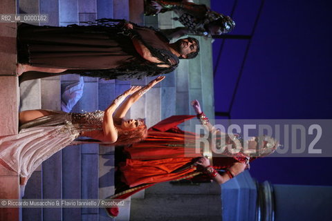 Roma, Teatro dellOpera 14 01 2007.Prova Generale di Salome musikdrama in un atto.dal libretto di Hedwig Lachmann, musica di Richard Strauss, maestro concertatore e direttore Gunter Neuhold, regia di Giorgio Albertazzi, scene di Lorenzo Fonda e costumi di Elena Mannini..nella foto: Francesca Patane (Salome) , Annoshah Golesorkhi (Jochanaan) e Mario Zeffiri (Narraboth).  ©Riccardo Musacchio & Flavio Ianniello/Rosebud2